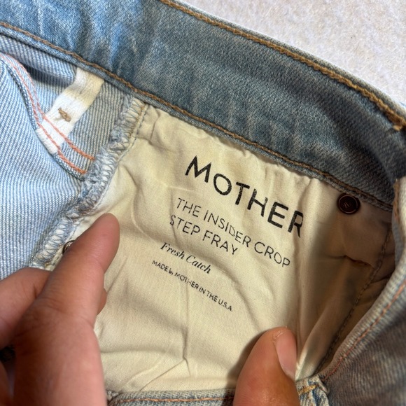 MOTHER The Insider Crop Step Fray Fresh Catch Jeans 24x26 Light Wash Denim - Picture 4 of 12